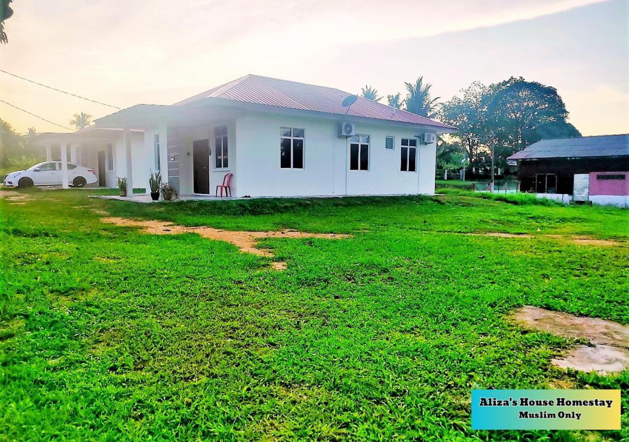 Aliza'S House Homestay Pd Mini Bungalow Port Dickson Bagian luar foto